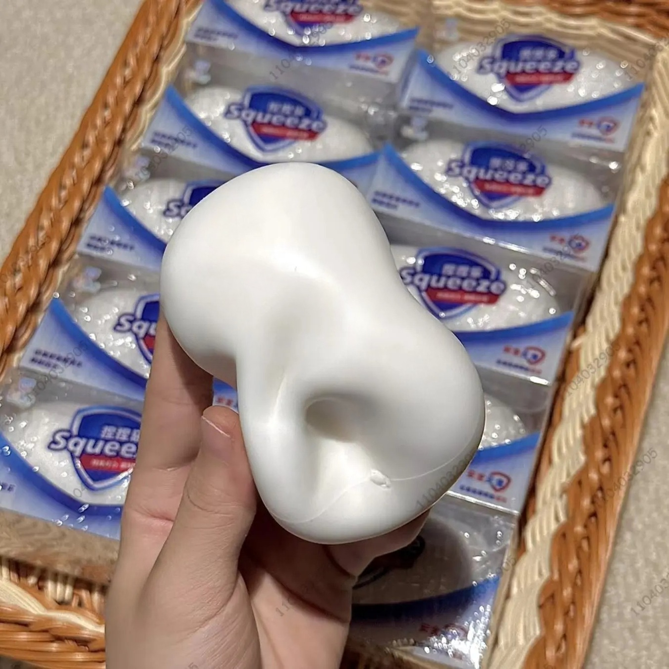 1pc Crunchy Soap Ball Squishy  - Kids Toys Easter のレビューと価格
